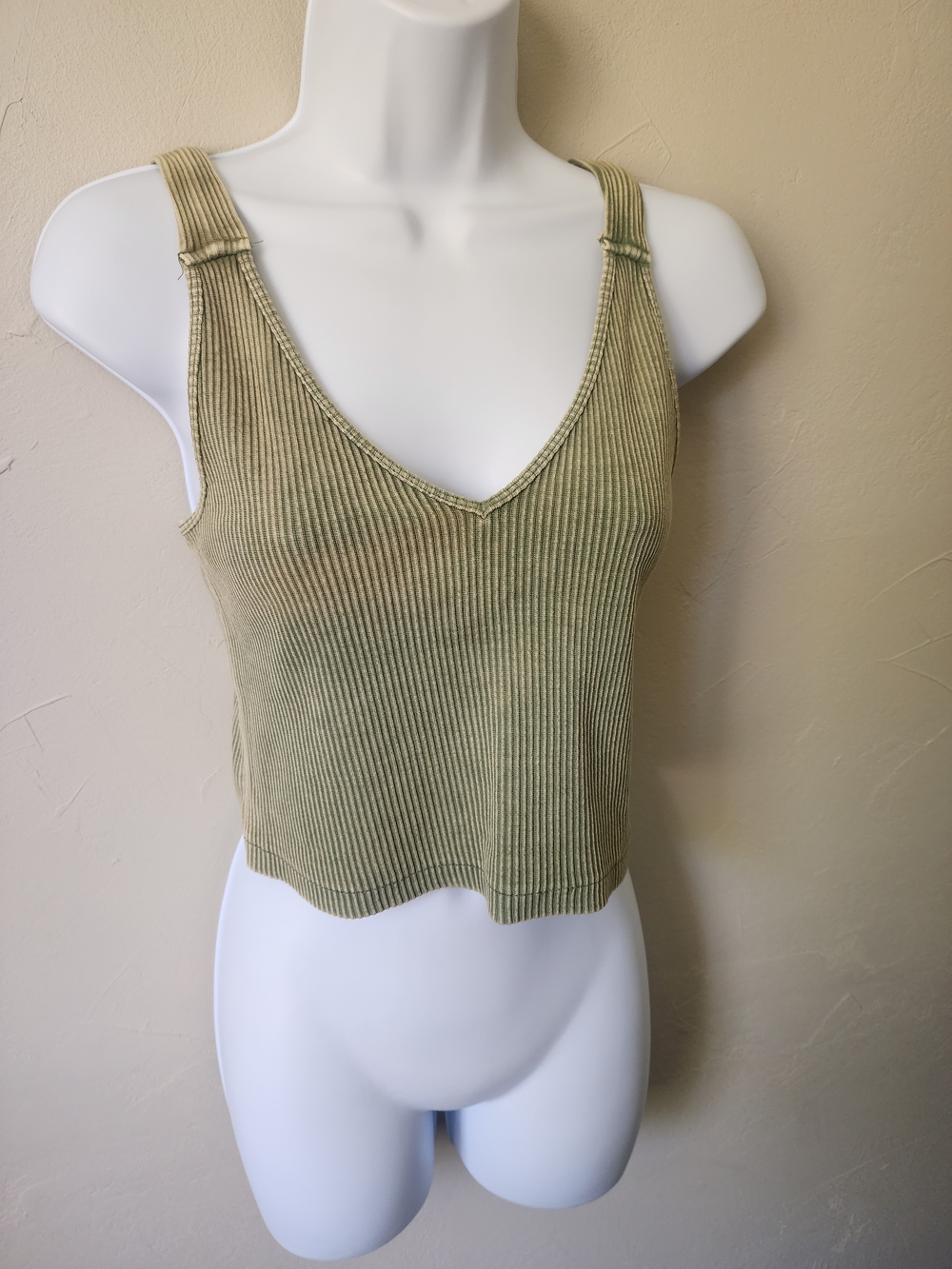 Newbury Kustom Olive Green Ribbed V-Neck Tank Size Medium